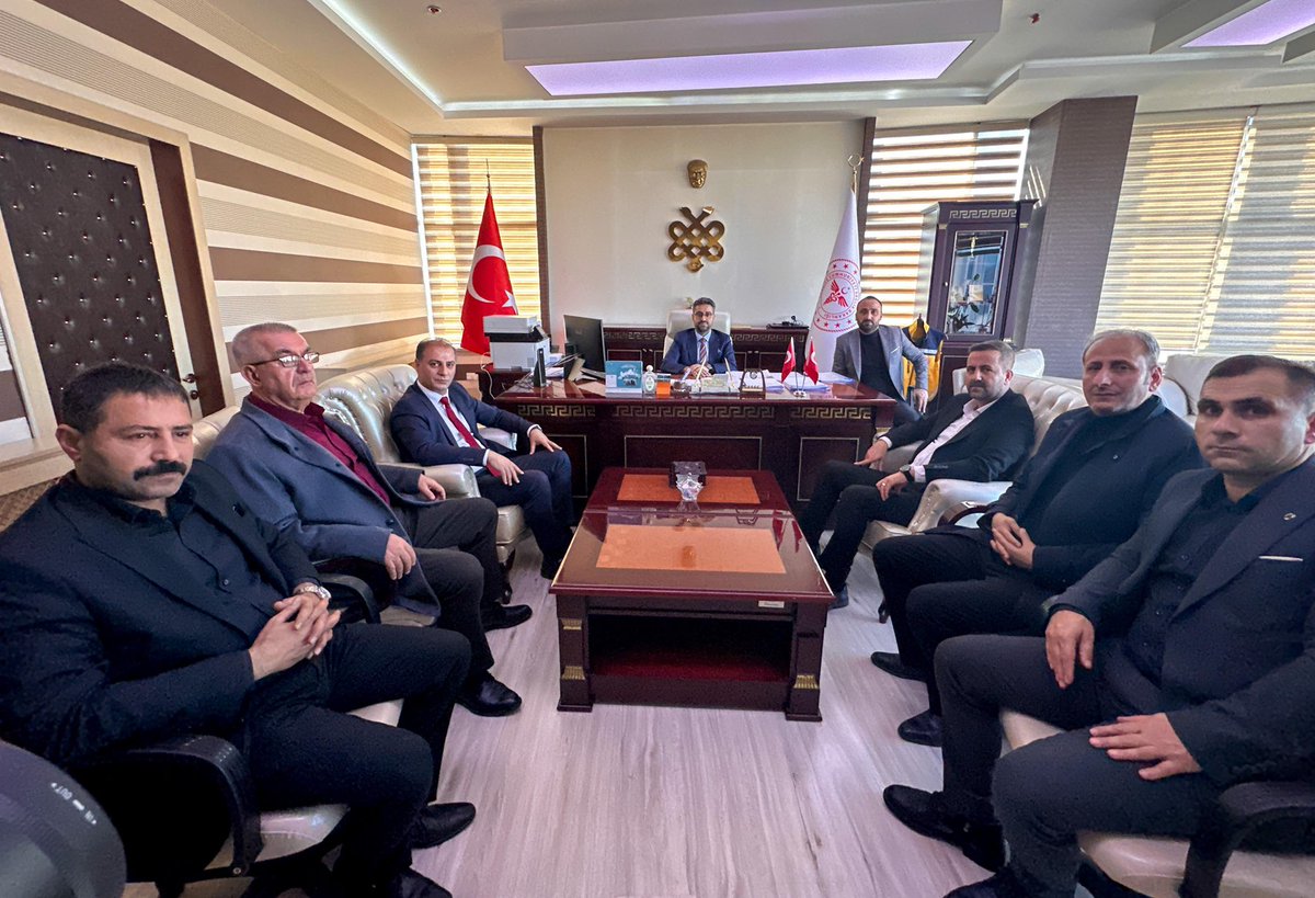 osmanzekibaran's tweet photo. Bingöl İl Sağlık Müdürümüz Sayın Samet Tatlı’yı makamında ziyaret ederek hayırlı olsun dileklerimizi ilettik. 

Kendisine yeni görevinde başarılar diliyor, sağlık alanında Bingöl’ümüze değer katacak çalışmalarında kolaylıklar diliyoruz. https://t.co/nIRNNtoULd