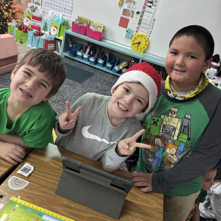 AberdeenOMT's tweet photo. 2nd grade ended grinch day with a Grinch Kahoot! #asdomt #AberdeenPublicSchools https://t.co/w6AQlE5U3E