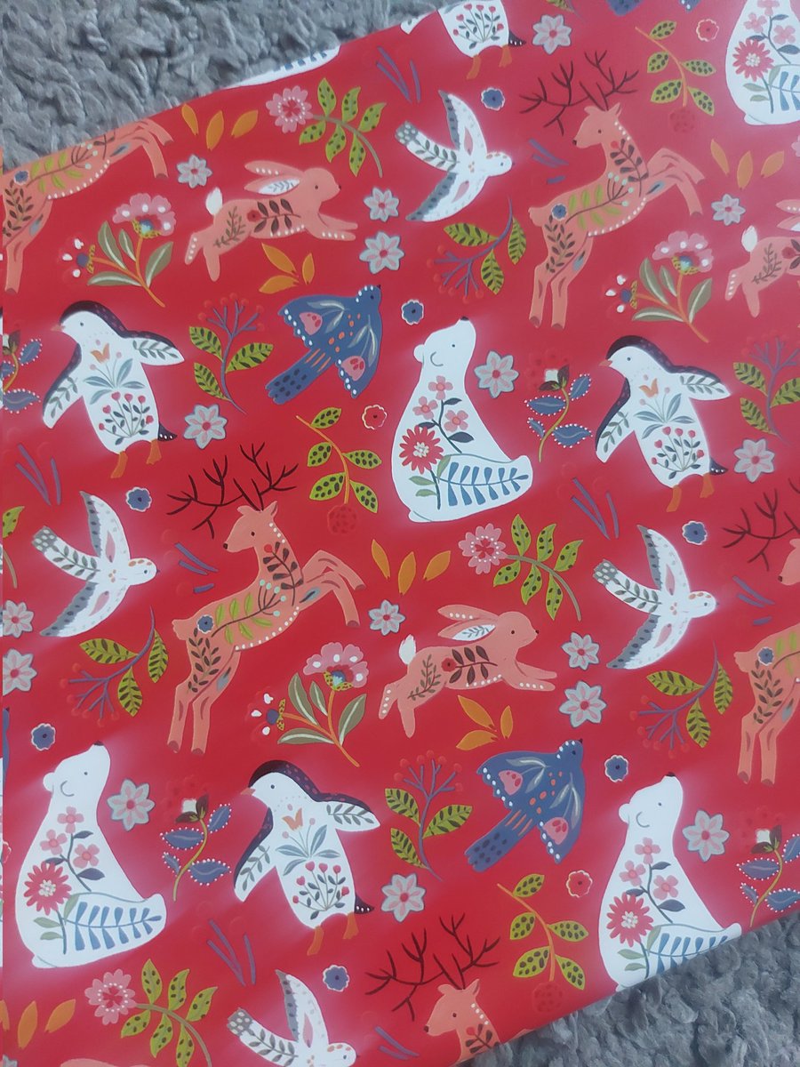 PerffaithSimmer's tweet image. How pretty is this wrapping paper 😍🎁