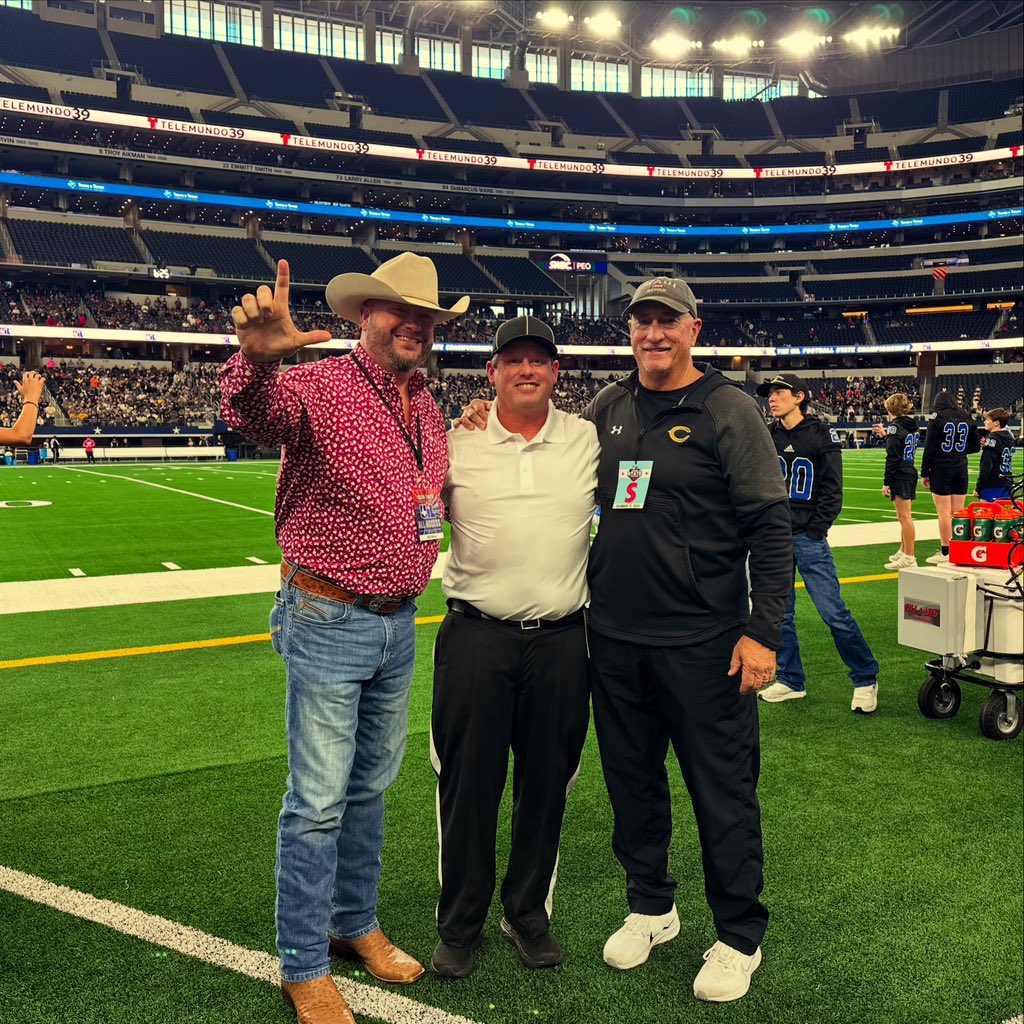 TheWolf6674's tweet photo. A 1,000 rusher, a great coach and a busted up old offensive lineman together again! Great to see Lobo legend @j_rocket44 and Coach Jacobs! #uilstate https://t.co/pxalxPhxvz