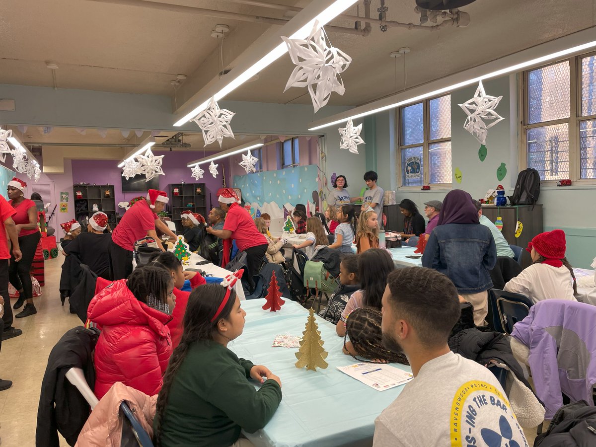 Riis_Settlement's tweet image. Riis Academy hosted an intergenerational holiday party this week! The event featured performances from our 5 after-school programs & 2 dance groups from our Older Adult Center: QB Latinos & QB Ponytails. A big thank you to everyone who helped spread holiday cheer!
