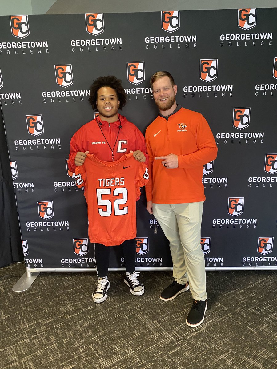 carlos_mason52's tweet image. Got to spend the day at Georgetown for an official visit! Big thanks to @CoachKellerGC for the invitation!