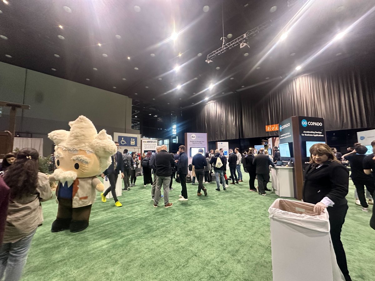 CopadoSolutions's tweet image. 🔊 What a great session! Sanjay Gidwani, COO of Copado, captivated the audience at the Agentforce World Tour in Chicago!
He shared how Copado’s AI and automation tools transform DevOps, drawing on insights from thousands of successful deployments.
#Copado #SalesforceAI