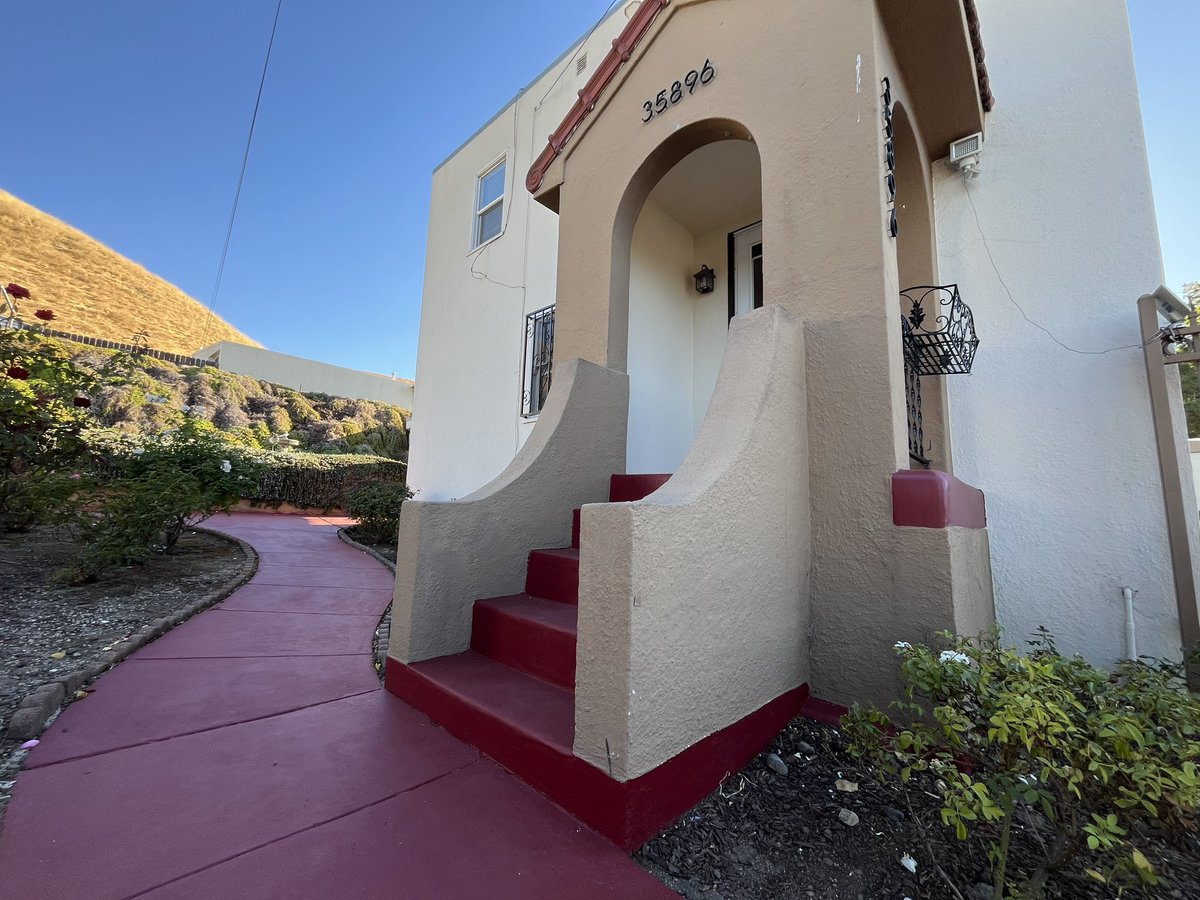 Friesproperties's tweet photo. Fremont 3 bedroom, 1 bath for $2950/month. Open house today until 2pm https://t.co/Z22Awuhf7e