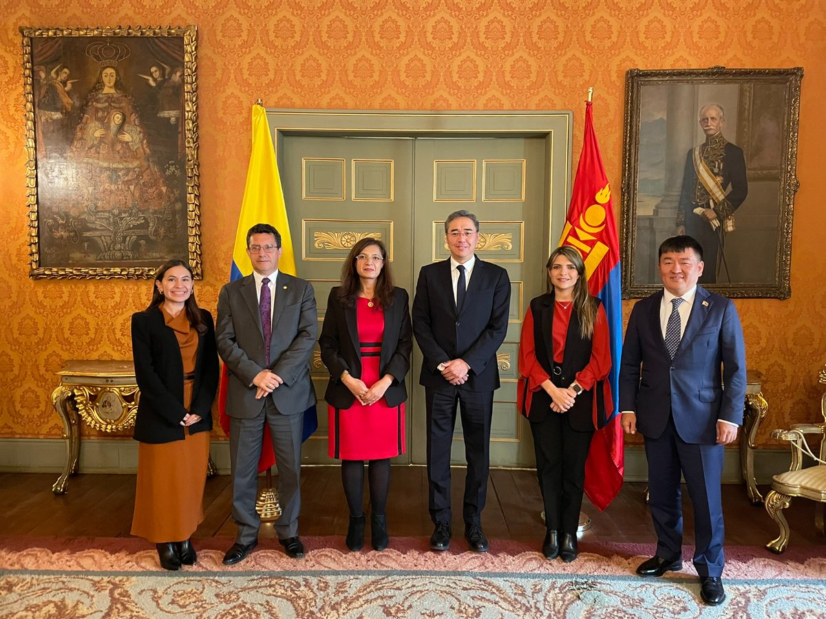 Realizamos la IV reunión de Consultas Políticas entre Colombia y Mongolia, las cuales fueron adelantadas por la directora de Asia, África y Oceanía, embajadora Nelsy Munar y el señor Anand Amgalan, director general del Departamento de las Américas, el Medio Oriente y Oceanía, del