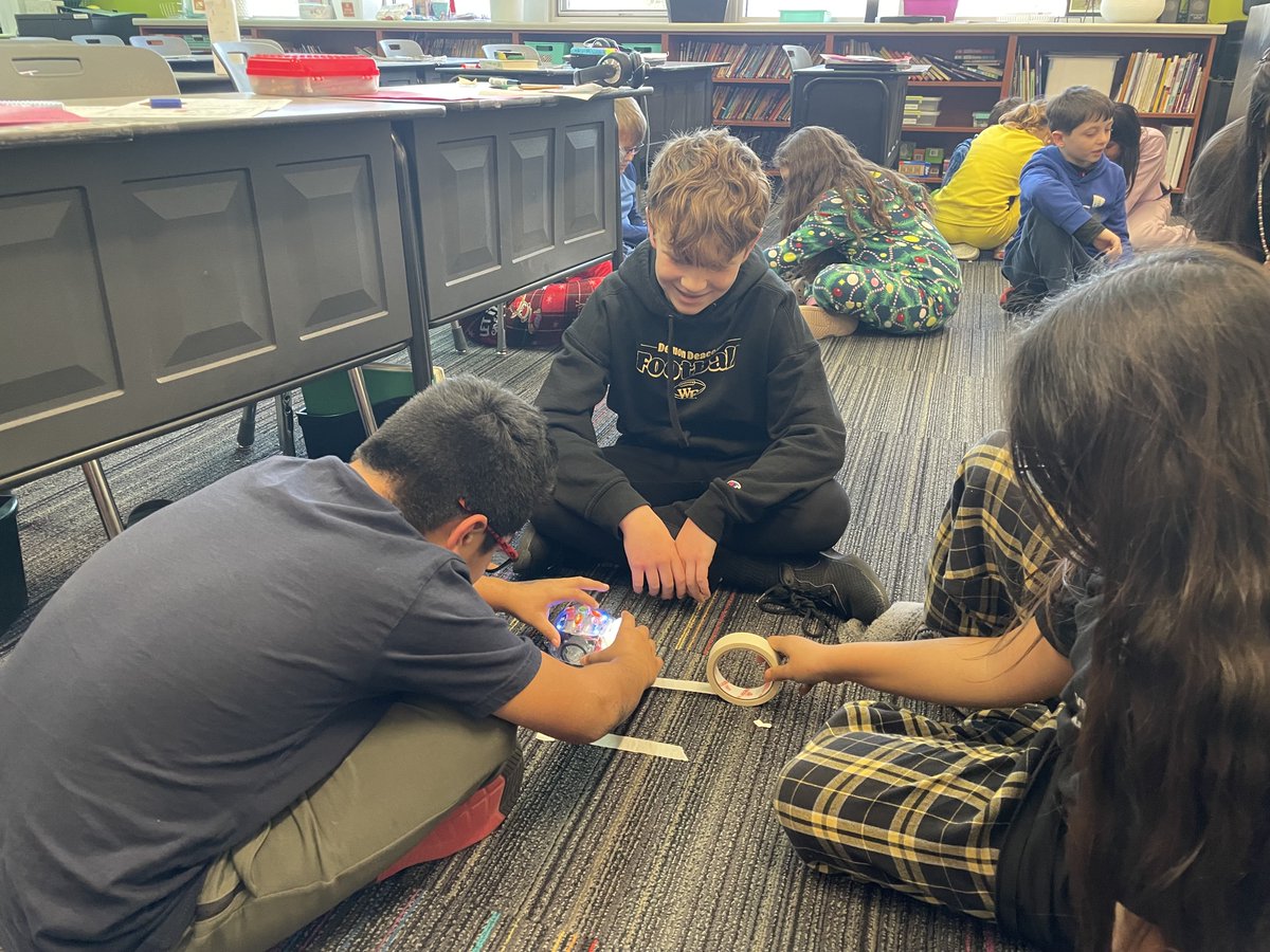 longfellowHPS's tweet image. Mrs. Schubert’s class earned a special reward for their amazing behavior—robot celebrations! 🎉🤖 These future engineers had a blast exploring and learning with their robotic friends. Way to go, superstars! #GreatBehavior #RobotFun #longfellowleopards