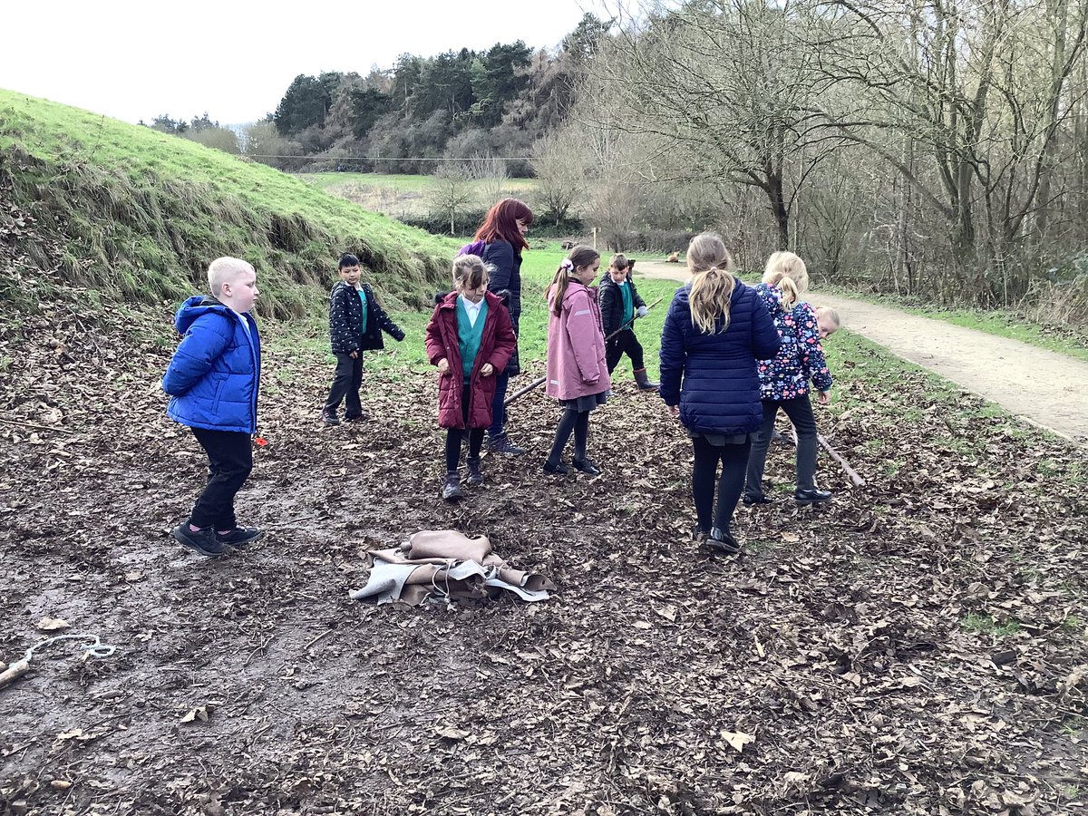 Lakeside_school's tweet photo. More exploring of @CreswellCrags with Y3. #handsonlearning #prehistoricfun https://t.co/tVDndTXLcu