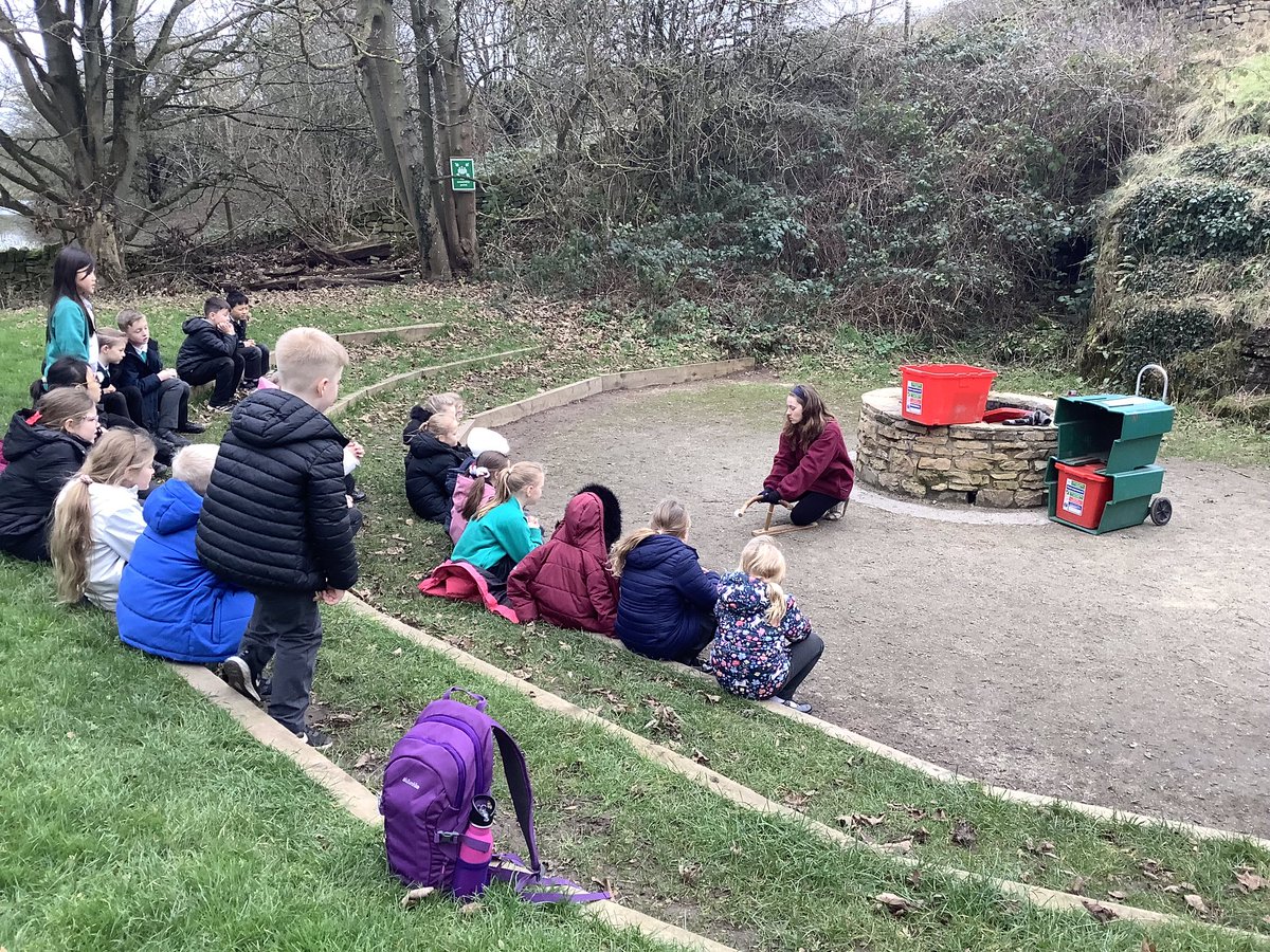 Lakeside_school's tweet photo. More exploring of @CreswellCrags with Y3. #handsonlearning #prehistoricfun https://t.co/tVDndTXLcu