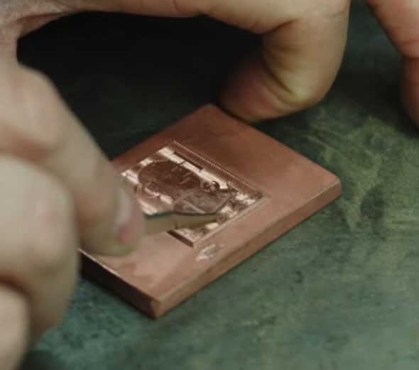 It’s that <a href="/hirst_official/">Damien Hirst</a> again!
On the back of my #TheCurrency #NFT released by <a href="/HENI/">HENI</a> 
This is a holographic foil applied to each of the 10,000 pieces, formed from a skilfully hand carved block.
Another anti counterfeiting measure influenced by other currencies 💷