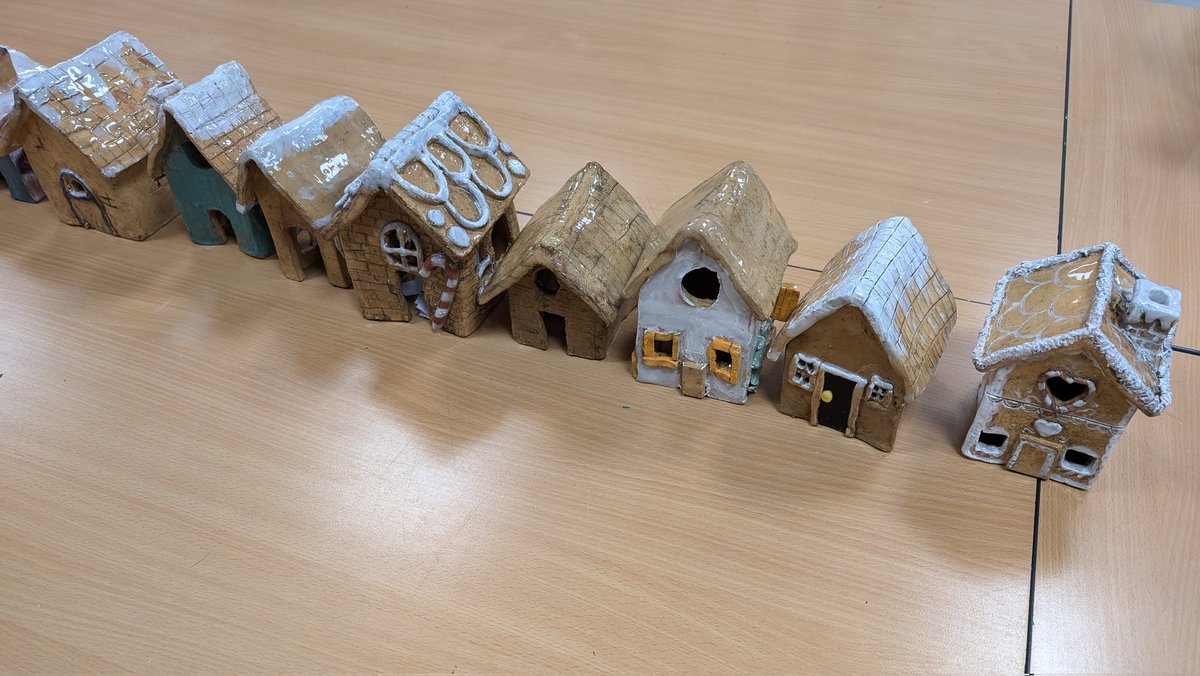 Mrs MacBeath's S3 Ceramics Elective have been busy creating some lovely winter houses, perfect for being lit up with a tealight! 🕯️🏠

#ceramics #clay #ceramichouses #artanddesign