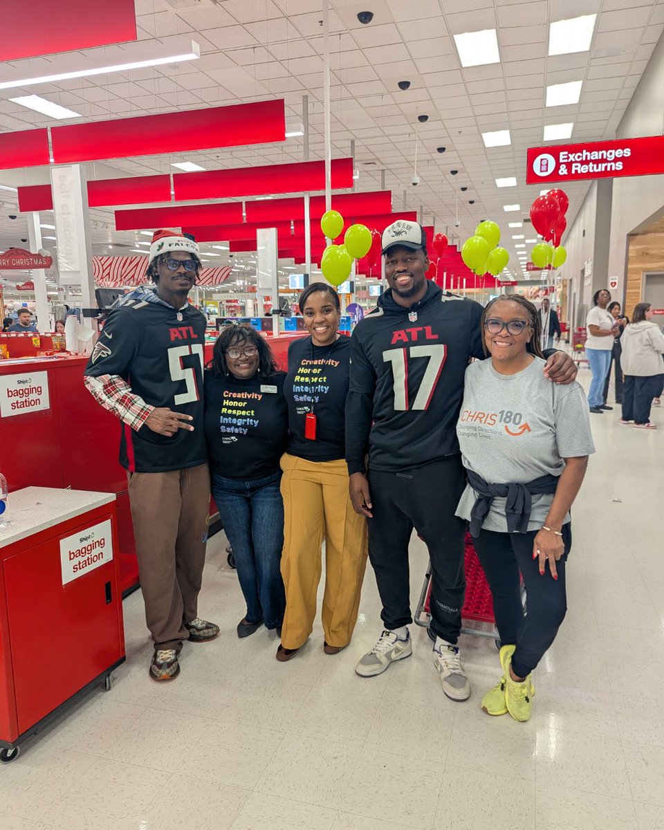 CHRIS180_Change's tweet image. CHRIS 180 partnered with the @AtlantaFalcons for a special shopping day at Target! 🛍️🎄

Clients and CHRIS 180 team members came together to spread holiday cheer. Huge thanks to the Falcons for giving back and making a difference! 💙❤️

#CHRIS180 #AtlantaFalcons #CommunityImpact