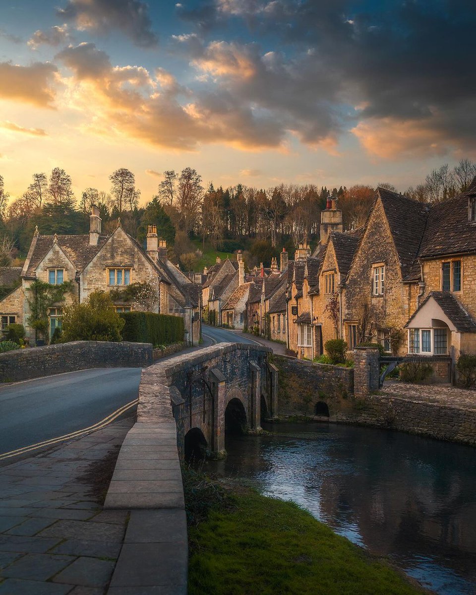MatiasSchrank's tweet photo. Hilo de los pueblos más surrealistas de la Tierra 🧵

1. Castle Combe, Inglaterra https://t.co/etIYLZGbSV