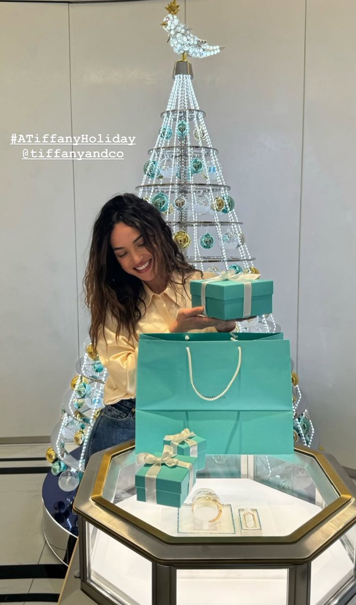 adriaarchive's tweet photo. Adria Arjona for @TiffanyAndCo 

via her Instagram story https://t.co/5JeLt05K7o