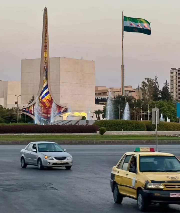 وإن أماتوا زهرةً في جوفك فبُستانك مازال حياً ياشام ..