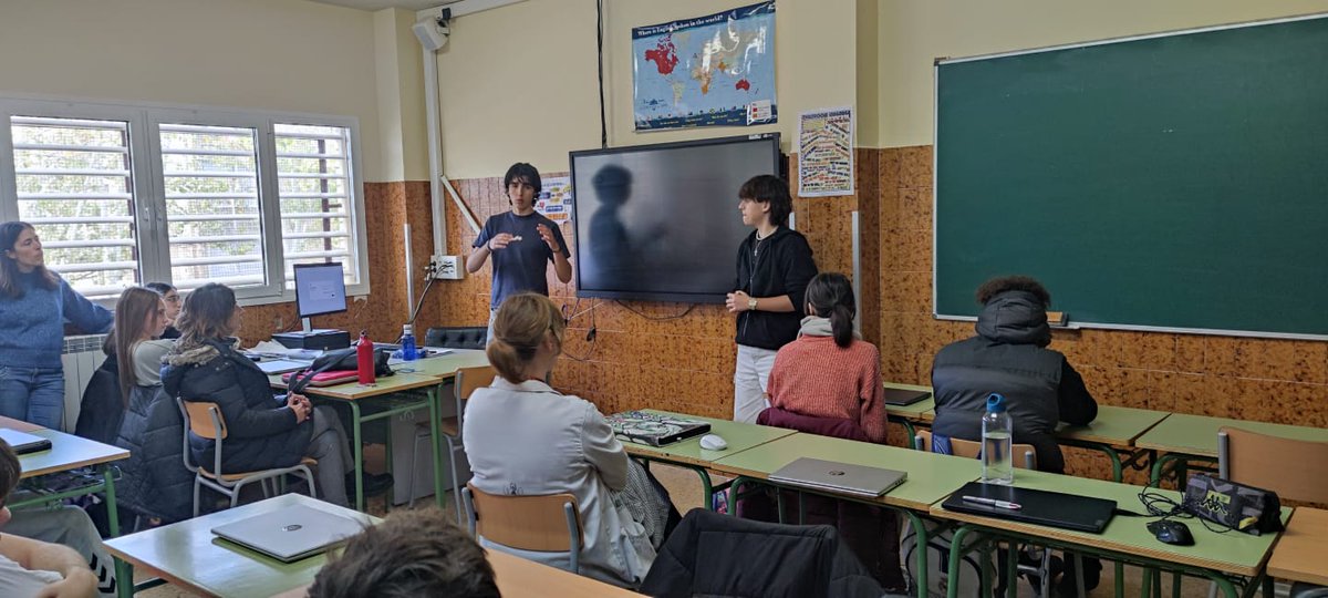ieselpicarral's tweet photo. Ayer y hoy, 18 y 19 de diciembre, ha tenido lugar el tradicional monográfico de nuestro Trabajo de Investigación de 1 de Bachillerato. Nuestro alumnado ha disfrutado de diversos seminarios, ha seguido avanzando en sus proyectos #trabajodeinvestigación #bachillerato  #ainves https://t.co/B5m6qOrHep
