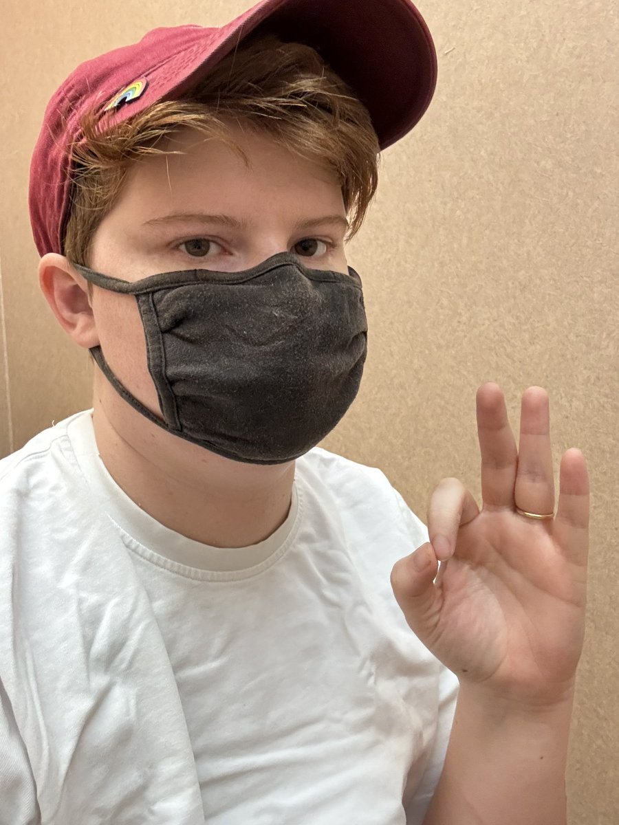 nikanzatoad's tweet photo. this face mask smells like best buy (to me) https://t.co/7SVd1yDBT0