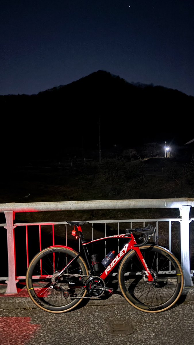Matthew62945438's tweet photo. 2024.12.20
RIDLEY Noah Fast🚴
Good Morning cycling☀️
仕事前に5時からサイクリング🚴♂️
#ロードバイク乗りと繋がりたい #ロードバイク好きな人と繋がりたい #ロードバイク #RIDLEY #RIDLEYBike #NoahFast #라이딩 #Mavic #Morning #朝 https://t.co/szF6UXaIP7