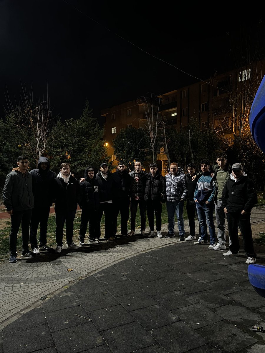 bagcilarcarsi1's tweet photo. Beşiktaş JK’ya layık olmaya çalışanlarız… 

#çArşıBağcılar https://t.co/pKZCRSE8kf