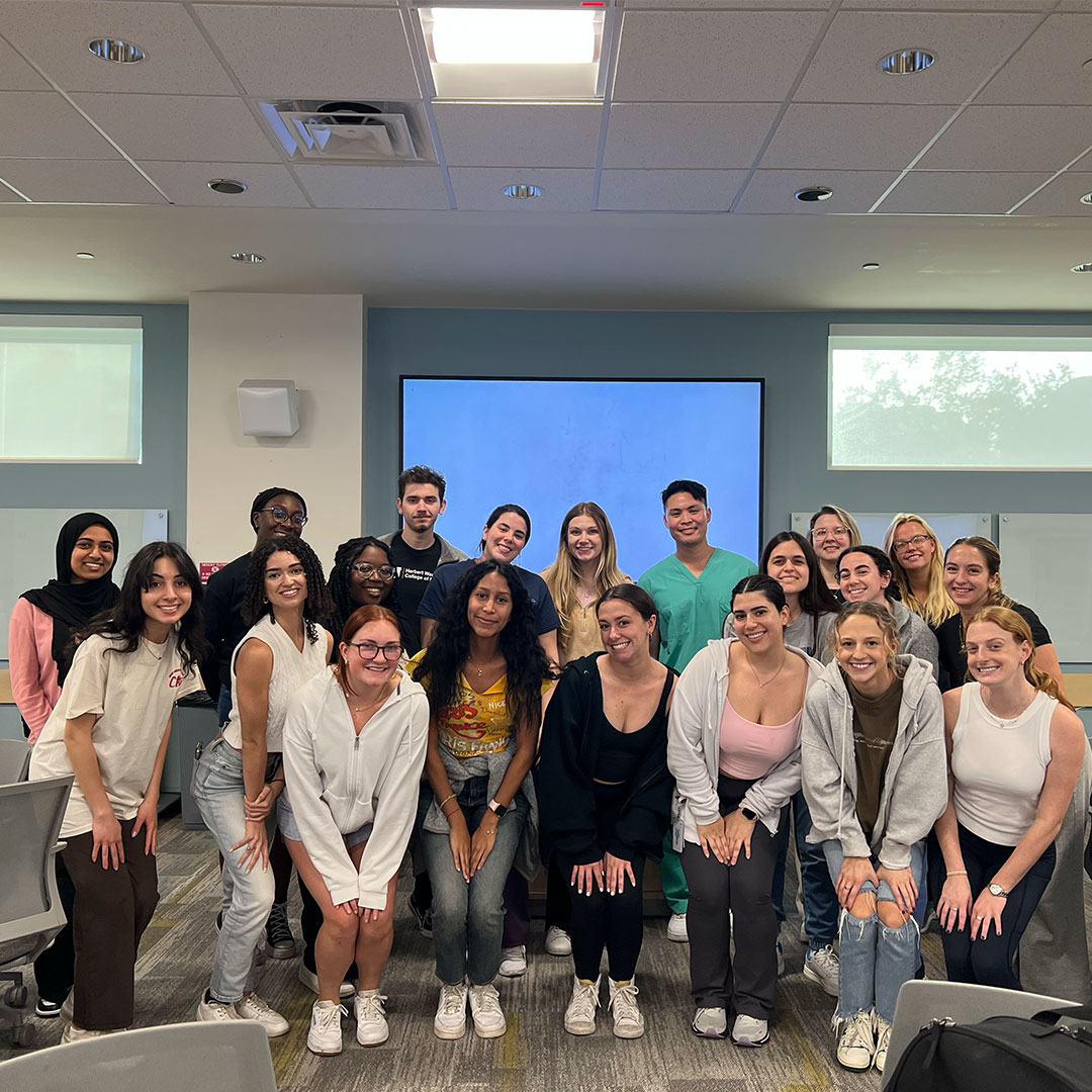 FIUMedicine's tweet image. Dr. Roland Quintana-Rapatalo (CO2024), OBGYN PGY1 at @MountSinaiMiami returned to FIU Med to lead a suturing workshop and sharing tips on applying to OBGYN residencies. 🙌🩺 #FIUMed