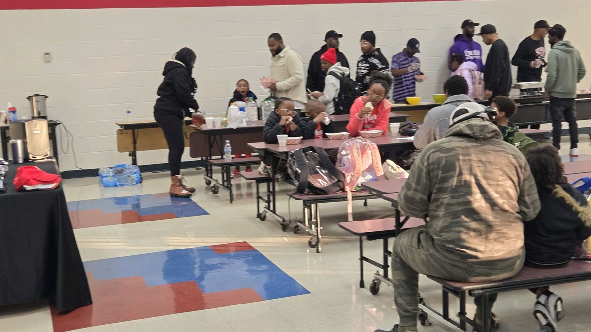 Awesome All Pro Dads breakfast at High Pointe’ ES this morning! Dads and scholars discussed the blessing of giving during this holiday season!! APD strong!!