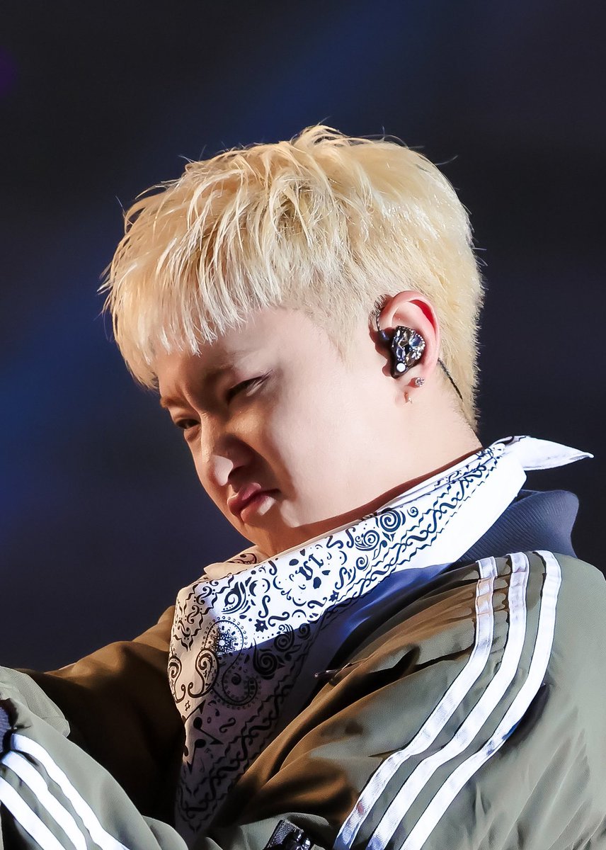 ISNT HE THE CUTEST PERSON EVER ㅠㅠ