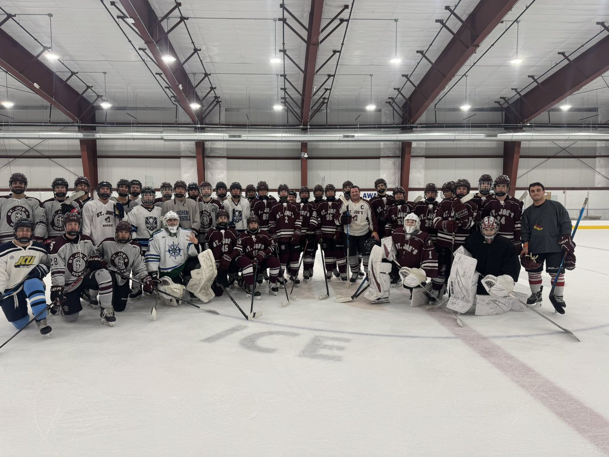 SJCIVarMaroon's tweet photo. Once #RollVarMar, always #RollVarMar. Today, we welcomed back VarMar alumni for our annual Alumni/Coaches v. Players Christmas Scrimmage. Guess who won? #ExperienceCounts. Great time had by all! #VarMar4Life @SJCIHockey @SJCIAthletics https://t.co/iwLw3vW54T