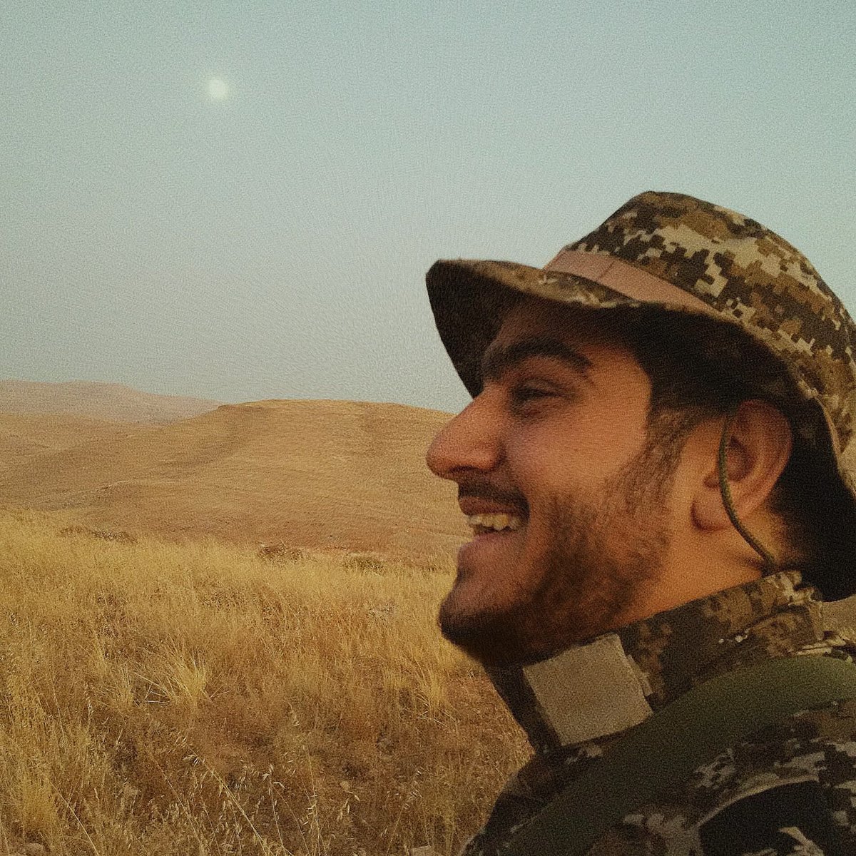 M3wada_'s tweet photo. حينَ نُقدّمُ قَرابينَنا يا الله كُرمى لرِضاكَ،
نَكونُ موقنين أنّكَ تُدرِكُ ثَمَن القُربان..
فأنتَ تَعلمُ -أي ربِّ- أنّ أخي من أطهرِ خَلقكَ،
الذي كُنّا نتبَرّكُ ببسمَتهِ ونَستَظِلّ بِعَطفه ونطمئنّ بِصوتهِ، اصطَفيتَهُ أنتَ..
فاقبَل وتَقبّل يا الله،
وآنِس وِحشتي بِضياءِ وَجهِك💔' https://t.co/U01eLNVUJZ