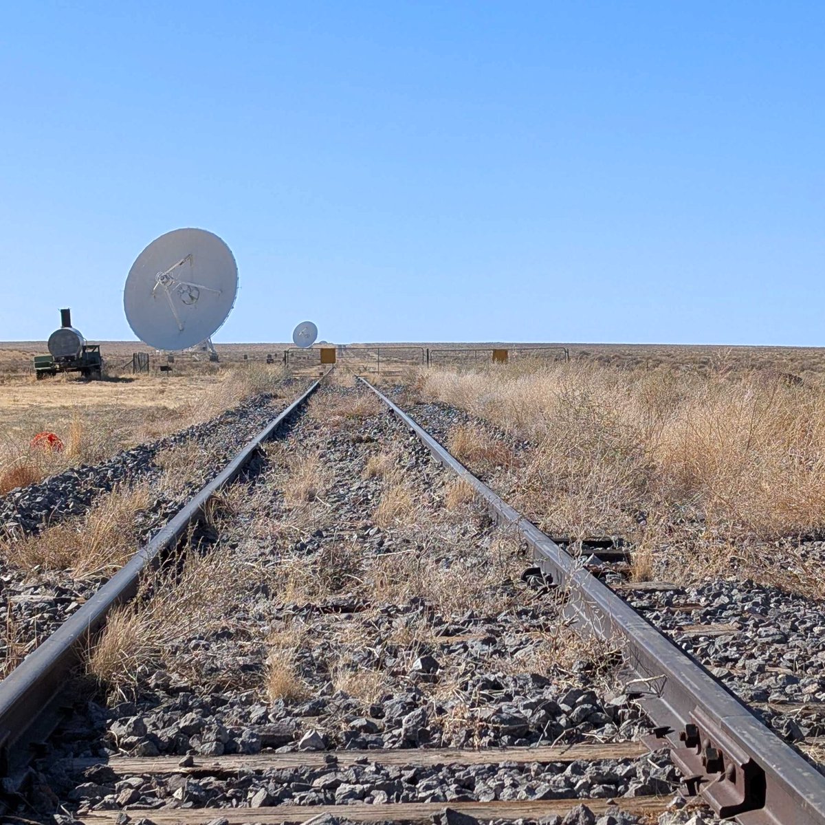 hoonify_tech's tweet image. The Hoonify team had the privilege of visiting the #VeryLargeArray &amp;amp; we&apos;re exited for what the Next Generation Very Large Array will bring. Thank you to our tour guide and scientist, Rick Perley, for his fascinating insights.
#ngVLA #Astronomy #Innovation #Hoonify #TurbOS #NRAO