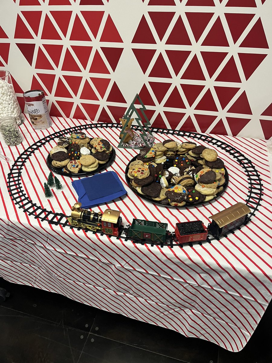 Tracy Overton tweet media