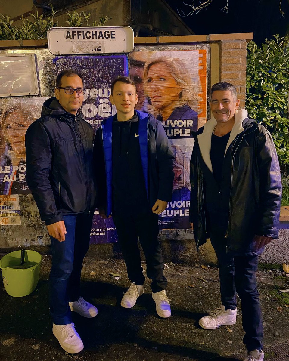 Stephanie_Vct31's tweet photo. 🔹Le Muretain-Lauragais était en collage pour la période des fêtes, afin de rappeler l’importance de ces moments remplis de traditions et de convivialité.
Les  décorations lumineuses habillent les rues, reflétant l’esprit de Noël. 🎄 🇫🇷 

#jusquàlavictoire #rn1erpartidefrance https://t.co/RwBXZ4x3xJ