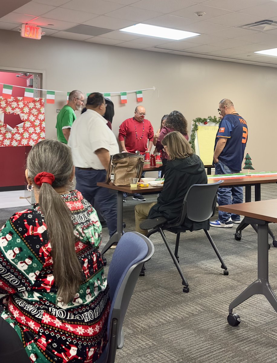 FBISDFoodie's tweet photo. 🎄 Holiday festivities at the @FortBendISD Distribution Center! Business &amp; Finance, Child Nutrition, Print Shop, Purchasing, Safety, Transportation, &amp; Warehouse. ✨
#FBISD #FBISDFoodie https://t.co/vzSGnu75mq
