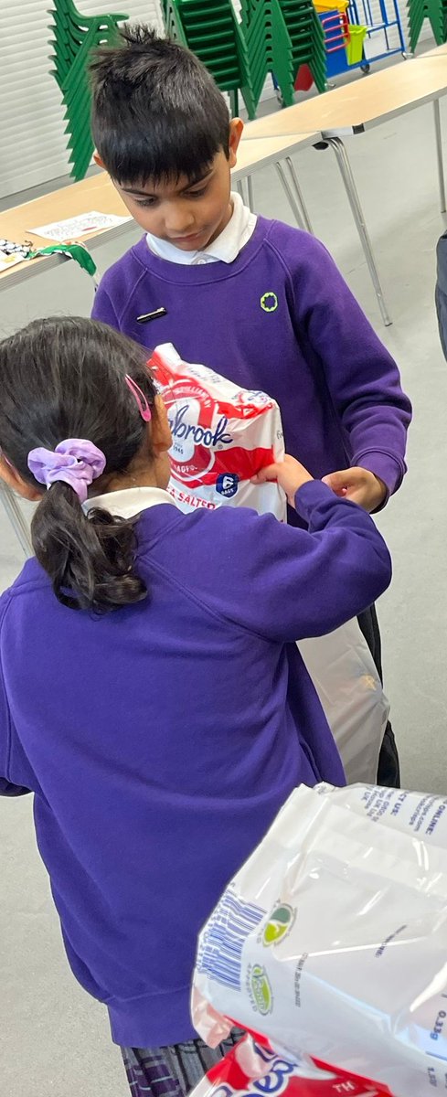 olive_bburn's tweet image. Our Key Stage 1 leadership team have been busy packing essential food supplies to deliver to vulnerable families tomorrow.
#WinterGiftProgramme
#community
#FoodBank
#WeAreStar