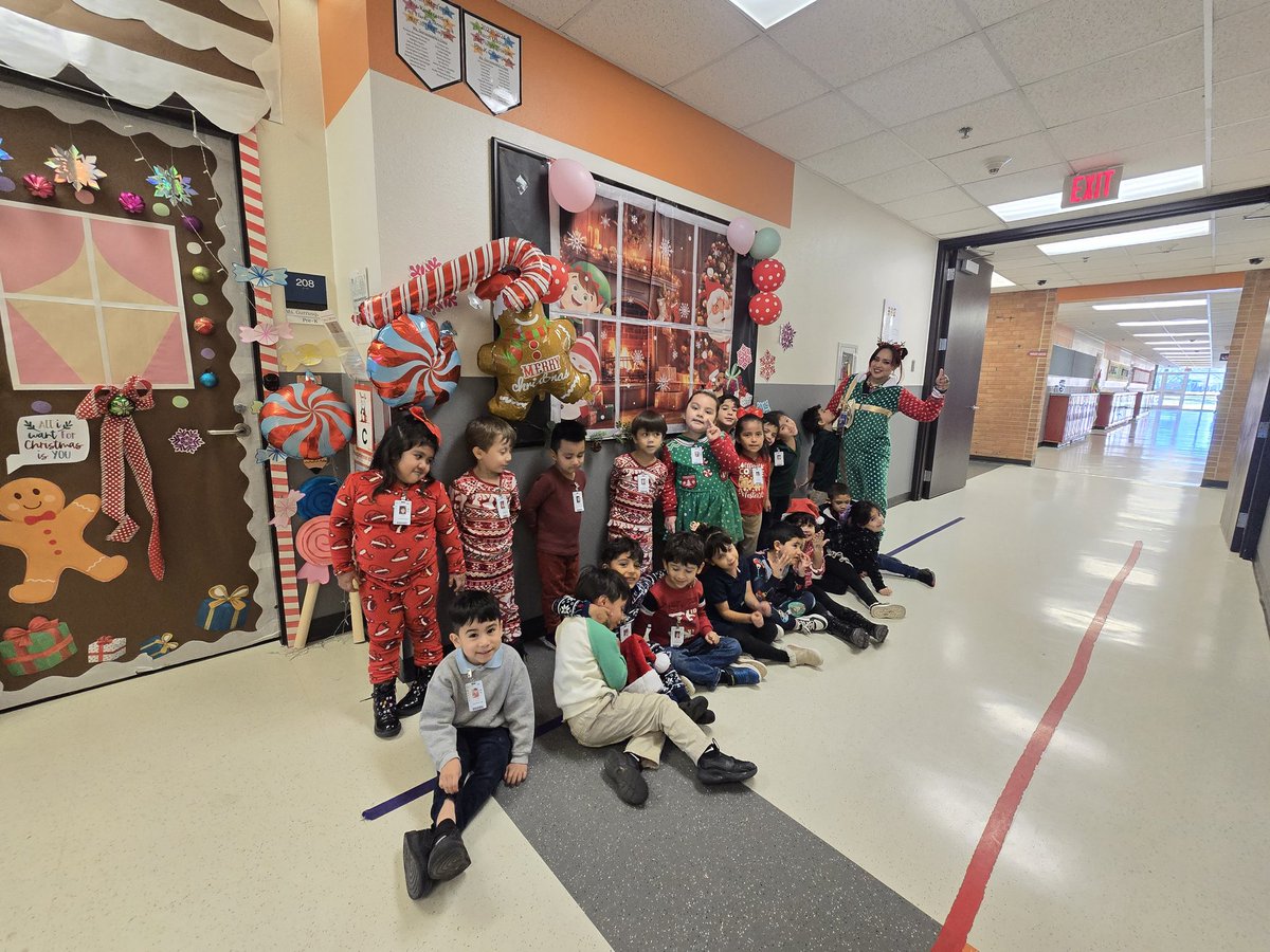 Guapa86's tweet photo. Day 11: #Season's #greetings  #🎄 #12DaysofHoliday  @JODavisES1  #JODsquad #Prek https://t.co/sIEzvefTR7