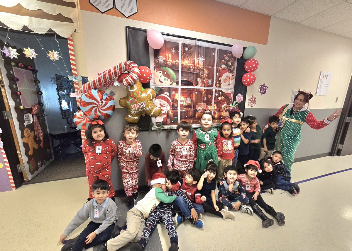 Guapa86's tweet photo. Day 11: #Season's #greetings  #🎄 #12DaysofHoliday  @JODavisES1  #JODsquad #Prek https://t.co/sIEzvefTR7