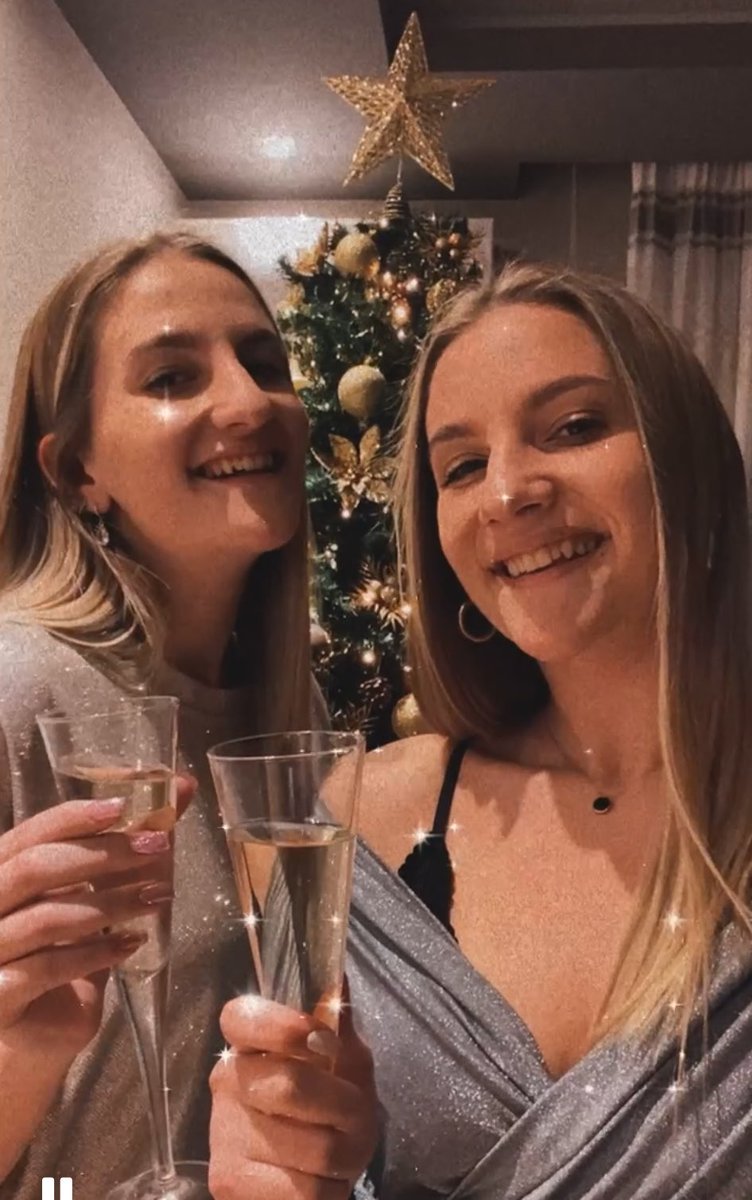 PlakiasNikos's tweet image. Γιορτές έρχονται.
Μια γιορτινή περίοδος που όλοι θα δείτε τα αγαπημένα σας πρόσωπα.
Θα καθίσετε όλοι μαζί στο γιορτινό τραπέζι.
Θα γελάσετε θα κάνετε όνειρα για το μέλλον θα κάνετε χίλια δυο πράγματα.
Όμως στο τραπέζι το δικό μας για δεύτερη χρονιά και για όλες τις επόμενες θα…