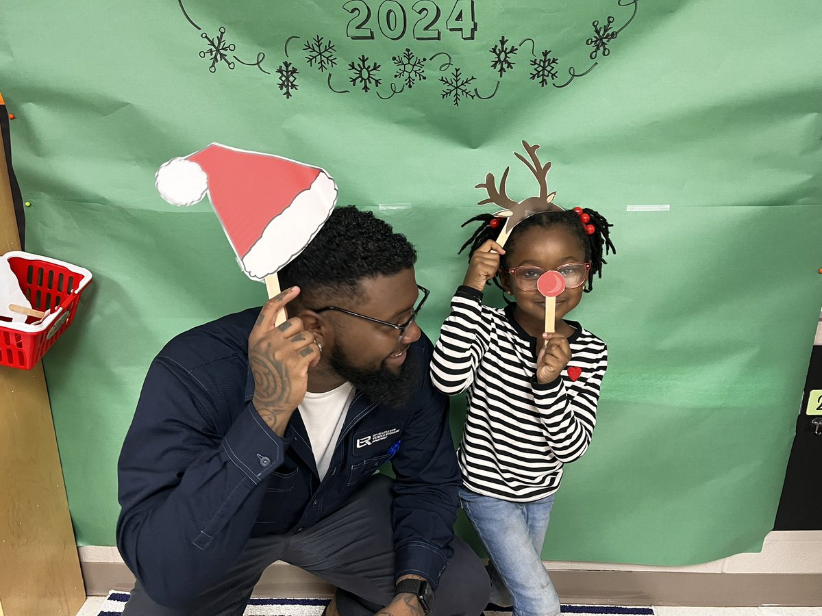 GQ__MAX's tweet photo. My daughter said Santa gave me my curls back for Christmas 😂 https://t.co/ioDonL8agx