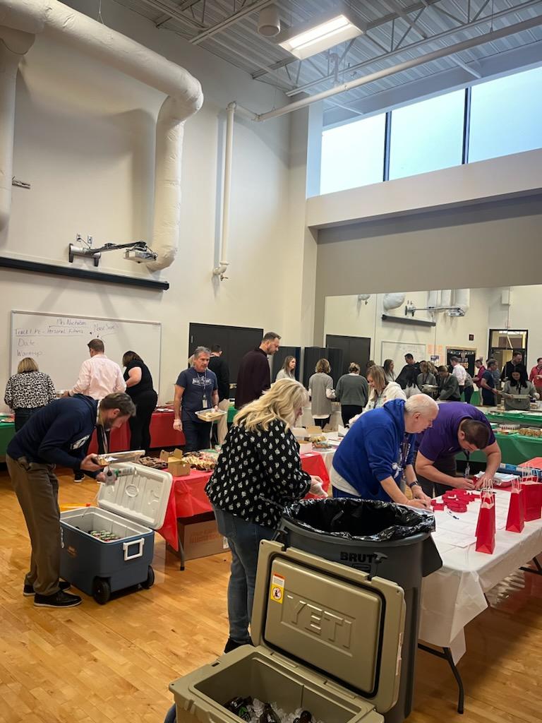 JHSPTO's tweet image. THANK YOU to all the parents who baked cookies, bought cookies, donated money, gift cards and drinks! The Cookie Walk was a huge success. It is truly the favorite day of the year for many of the staff.