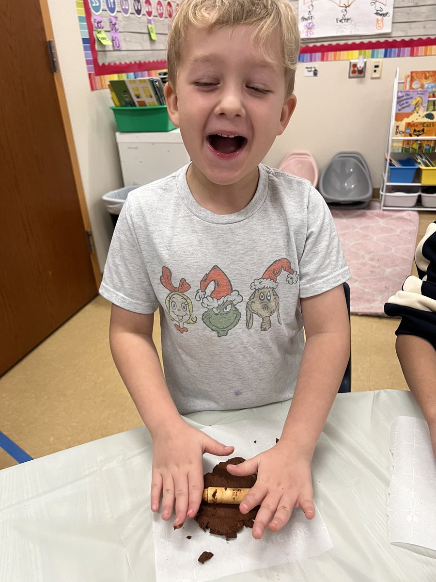 Making our own Gingerbread Playdoh ornaments today! ❤️ #HMEProud #MelissaSchools
