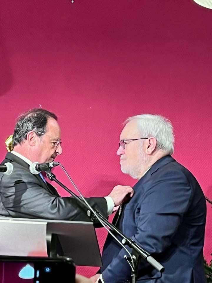 RachidTemal's tweet photo. Moment d’amitié et camaraderie hier soir à #Talange en #Moselle pour la remise de la Légion d’honneur à mon ami et ancien collègue @JM_Todeschini par @fhollande
D’instituteur à Ministre en passant par le Sénat c’est aussi cela la France qui honore un enfant d’immigrés italiens ! https://t.co/mgwDpN1Vys