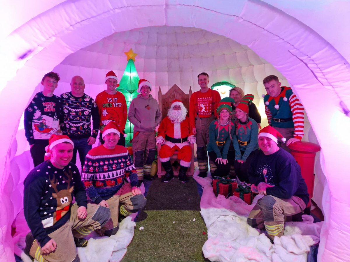 JUDI18Y's tweet photo. Tonight’s work… spreading Xmas joy. 🎅🏻 https://t.co/9JP3ed6ytY