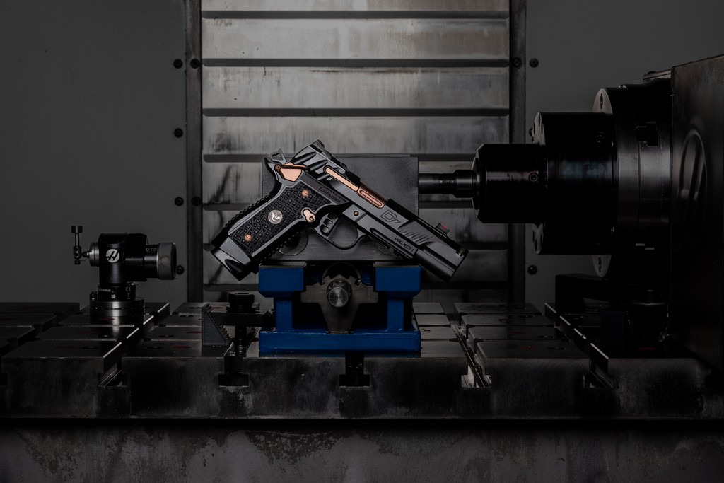 WilsonCombat's tweet image. From 1911's to carbines, Wilson Combat delivers unmatched craftsmanship for every shooter. Whether for hitting the range or prepping for a mission, these firearms are built to perform when it matters. What's your weapon of choice?#WilsonCombat #CustomFirearms #1911Life #Tactical