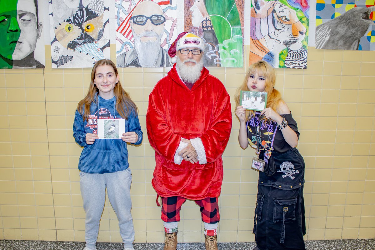 nnschools's tweet image. The NNPS Superintendent’s office sends yearly seasonal cards featuring student artwork to our community partners. This year’s card showcases the talents of @WarwickRaiders students Ava and Jillian. Thank you so much for sharing your masterpieces with us! #NNPSProud @NNPSArts