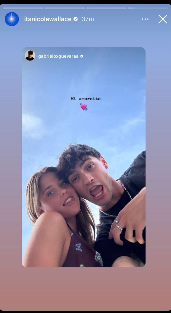 NicanorVJ2's tweet photo. Empiezan las grabaciones, Gabriel sube muy contento una foto con Nicole... 
Las grabaciones empiezan muy bien, pero las malas lenguas dicen que ellos se liaban detrás de cámaras... https://t.co/6TN09EEJNs
