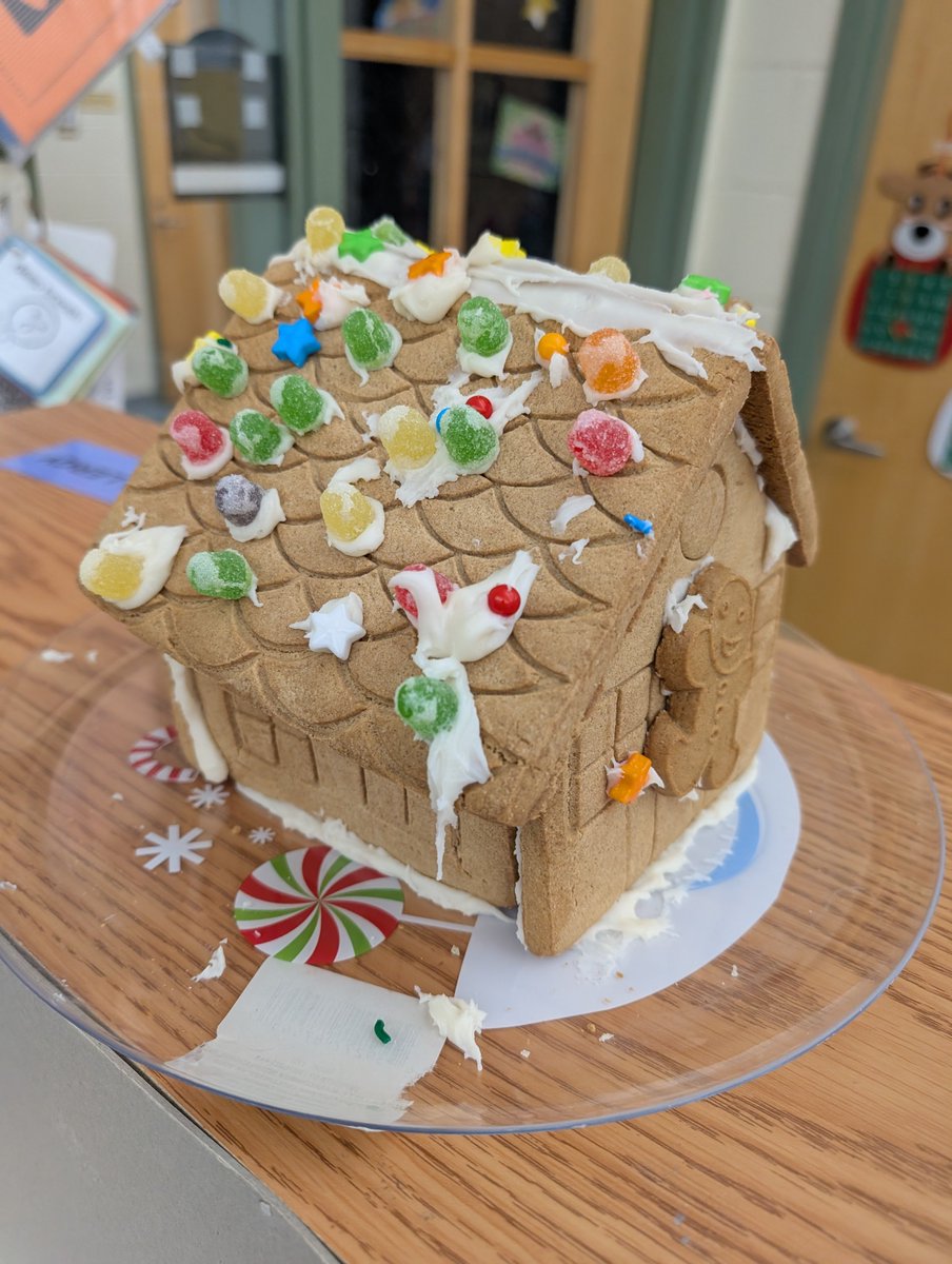 MrsGeorge_Rm5's tweet photo. Today we put what we learned about cooperation this month to practice by working on a gingerbread house together as a class. https://t.co/hGnB5aWY6f