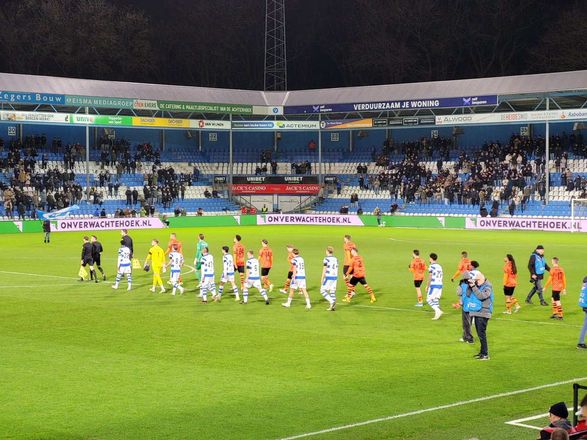 nielsvenus's tweet photo. De laatste thuiswedstrijd van 2024 ✅️
De Graafschap gaat naar de volgende bekerronde na een 4-0 zege op Sparta Nijkerk 🏆
#GRAspa #DeGraafschap #SpartaNijkerk #groundhopping https://t.co/xciZcYh3U2