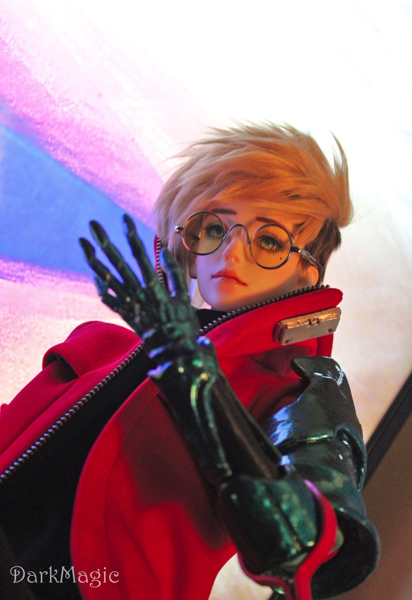 MagicKimera's tweet photo. I am so proud and happy that I managed to make Vash into a doll. Although I wanted to give up at times, 'cause I wasn't sure how to do his arm, the work was worth it. He was my most difficult doll project so far. Thanks to @nightow sensei for this wonderfull Charakter. https://t.co/VYcsmAkQh6