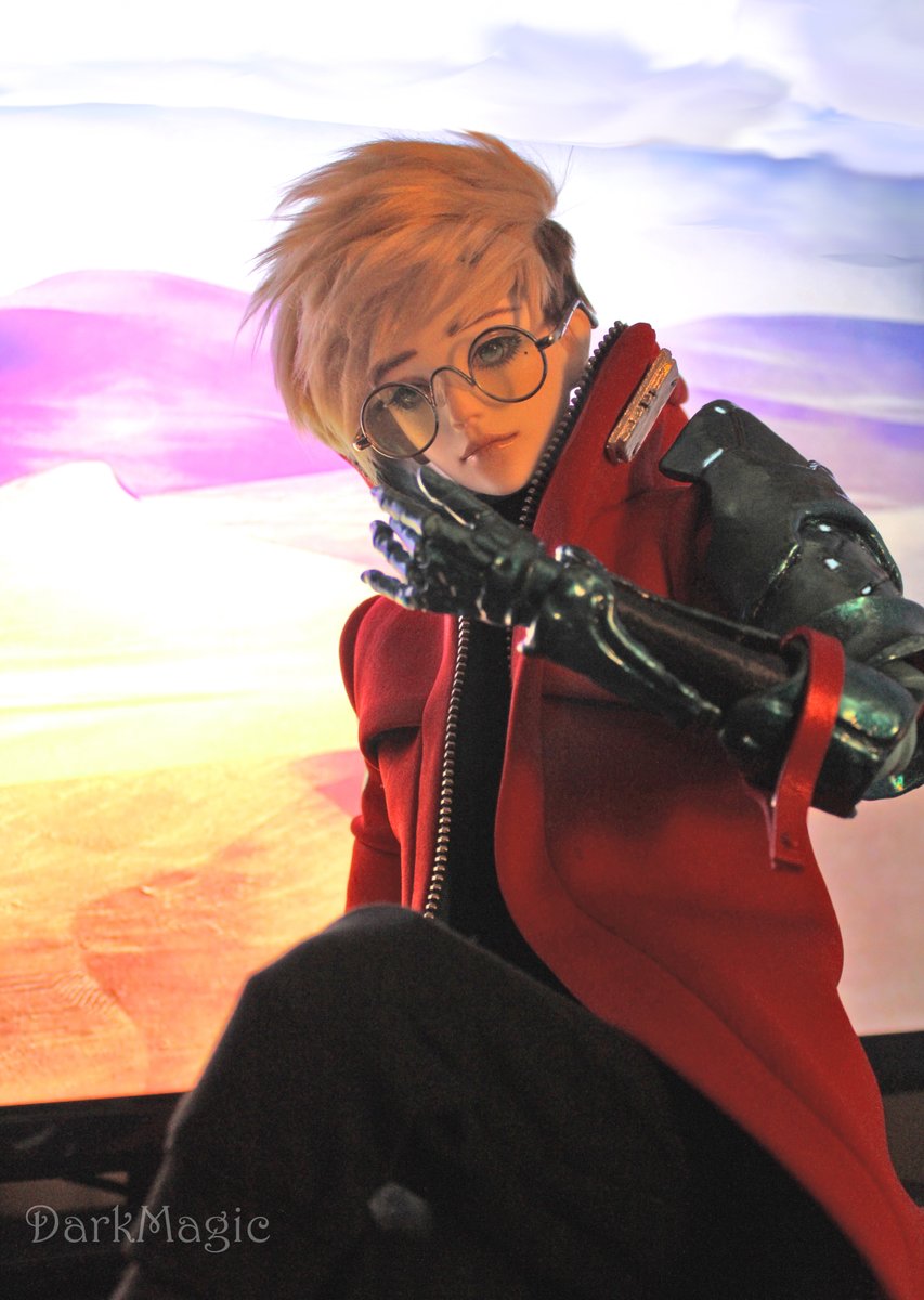 MagicKimera's tweet photo. I am so proud and happy that I managed to make Vash into a doll. Although I wanted to give up at times, 'cause I wasn't sure how to do his arm, the work was worth it. He was my most difficult doll project so far. Thanks to @nightow sensei for this wonderfull Charakter. https://t.co/VYcsmAkQh6