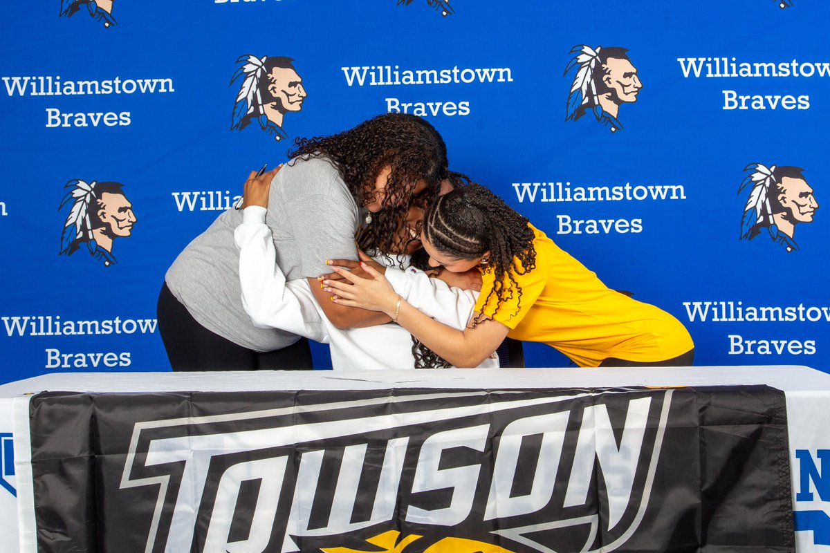 Congratulations to Addison Inge who signed her NLI last week to continue her academic and athletic career at Towson University! 🐯🐯🐯