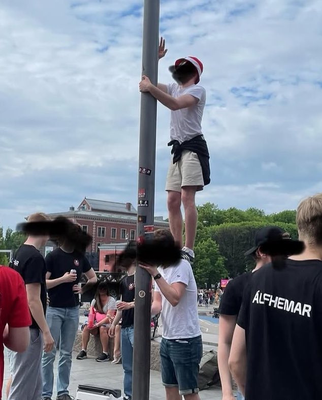 Luke 19: Stolpa

Mange som har vært på jobb i år. Hjemme og borte, stolpan skal markeres
