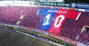 AllanSteven2011's tweet photo. Señor @ybukele usted no sabe absolutamente NADA DE FUTBOL, como se les ocurre que no se podrá sacar esta manta a la turba roja disque por "seguridad"? Sacar esta manta iba a ser en honor al Mágico, y ahora salen que no se podrá....  son una babosada en serio https://t.co/mH1DTGErH6